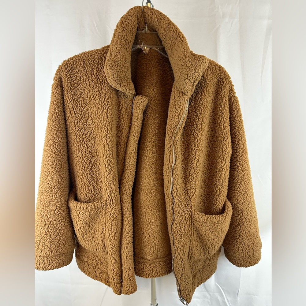 Great warmth, softness and comfort in this zip up high pile fleece Sherpa jacket - Picture 2 of 6
